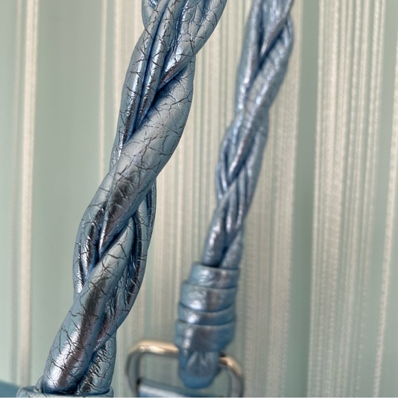 Guess Metallic Blue Tote Bag Size Large - Picture 7 of 17